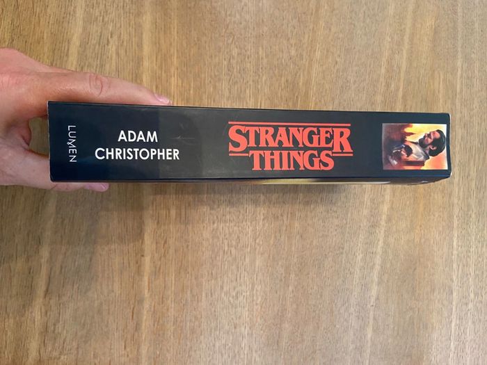 « Stranger things : Darkness on the edge of town » Adam Christopher - photo numéro 2