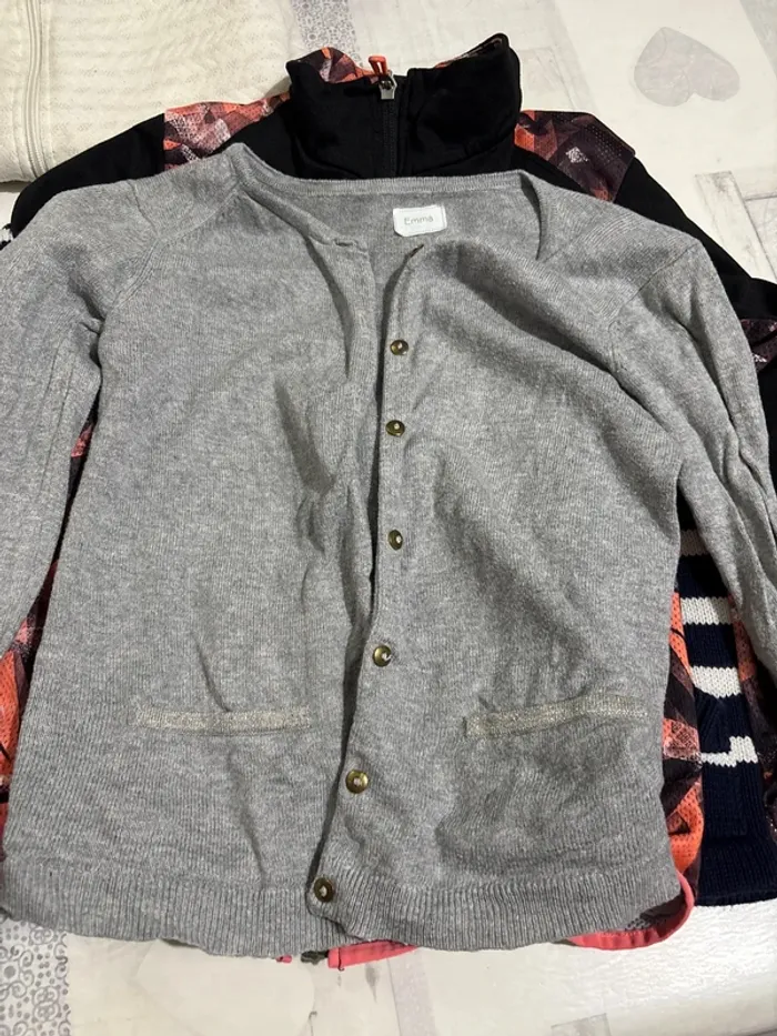 Lot 4 gilets 10 ans - photo numéro 4