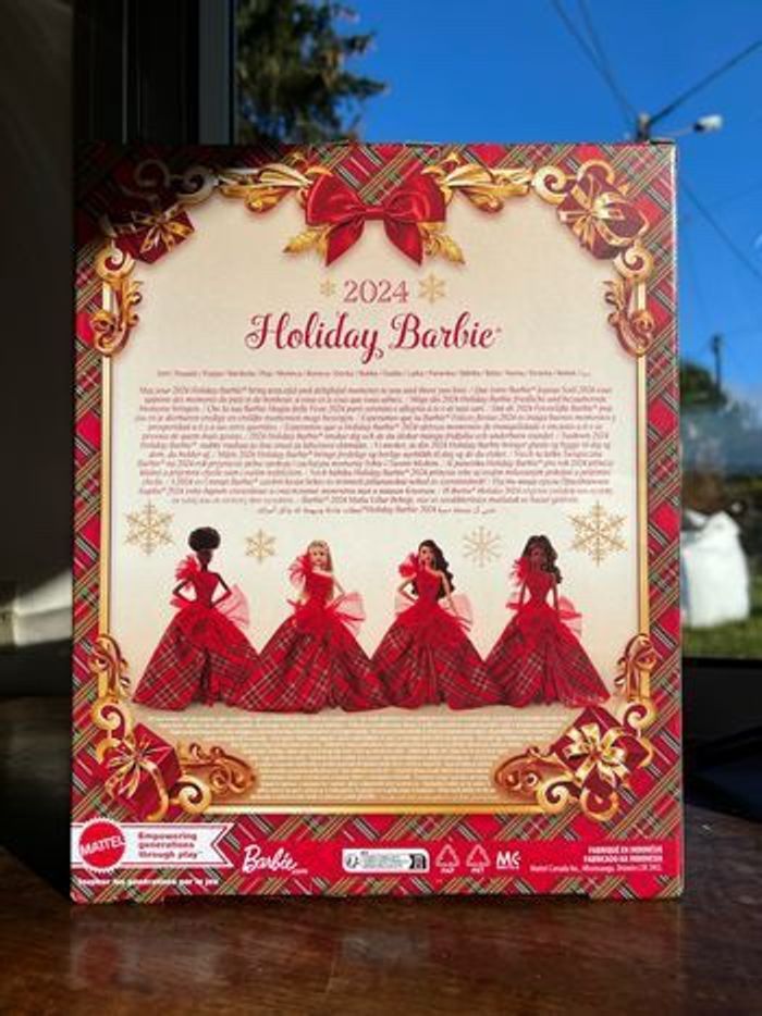 Poupée Barbie signature Joyeux Noël Blonde : Holiday Barbie 2024 - photo numéro 3