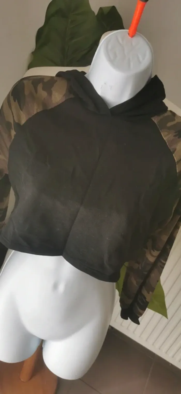 Pull crop top T11/12 ans