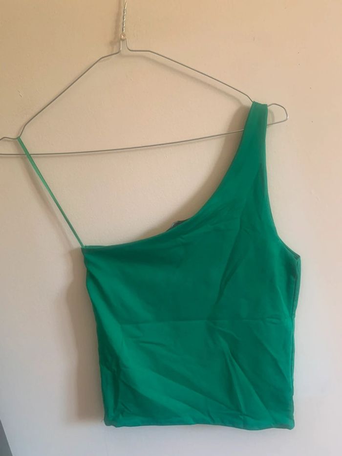Top asymétrique vert - photo numéro 3