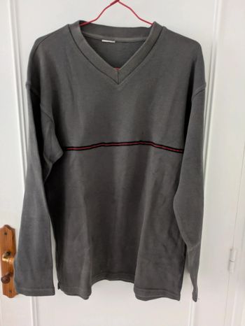 Pull sweat col en V taille M Homme