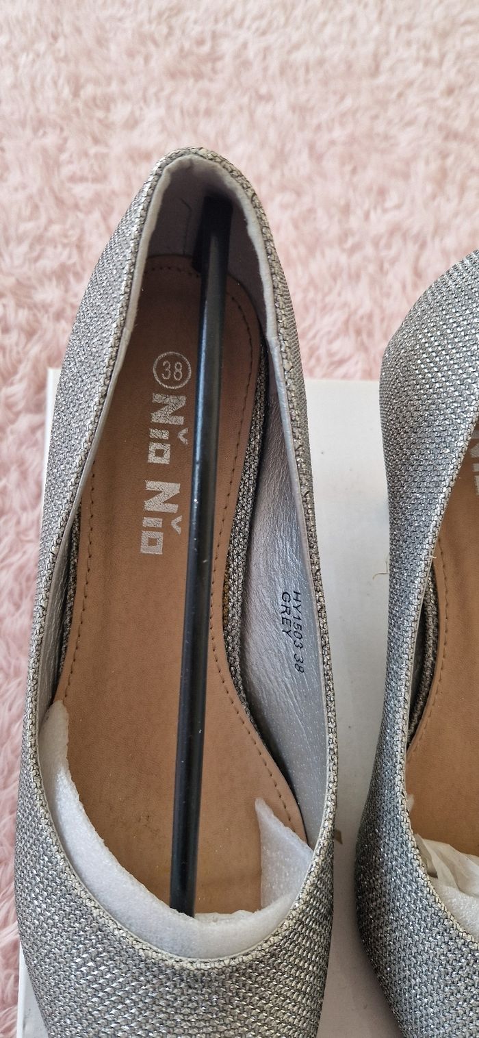 Chaussures à talons brillante - photo numéro 3