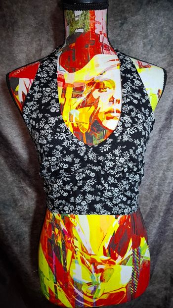 Top court nouer dos nu crop top Terranova