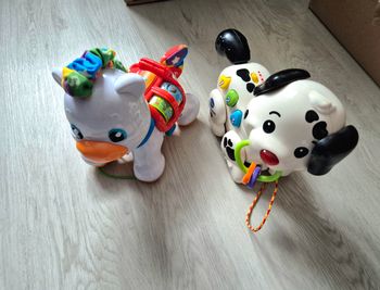 Lot de 2 jouets à tirer Vtech et poney clémentoni