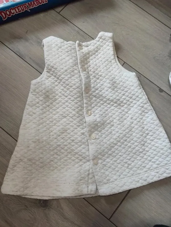 Robe chaude obaidi blanche a paillettes argenté 9 mois - photo numéro 2