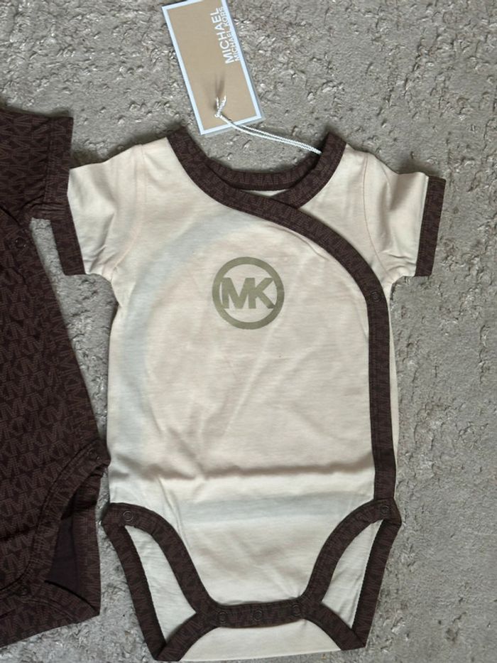Lot de 2 bodies pour bébé fille 3 mois Michael Kors - photo numéro 2
