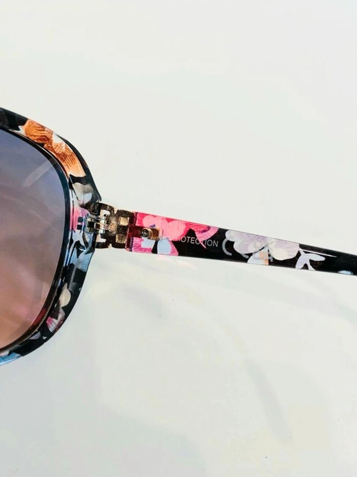 Lunette de soleil femme fleurie et dorée verres dégradés UV protection catégorie 2 - photo numéro 5