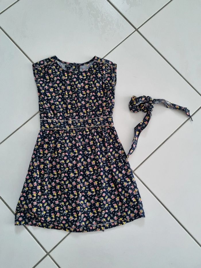 Robe fleurie 8 ans avec élastique cheveux