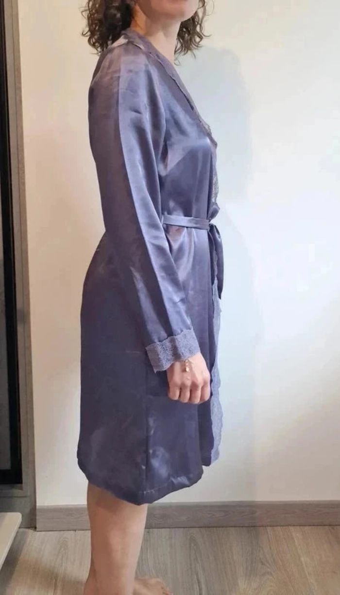 Robe de nuit violette - photo numéro 3
