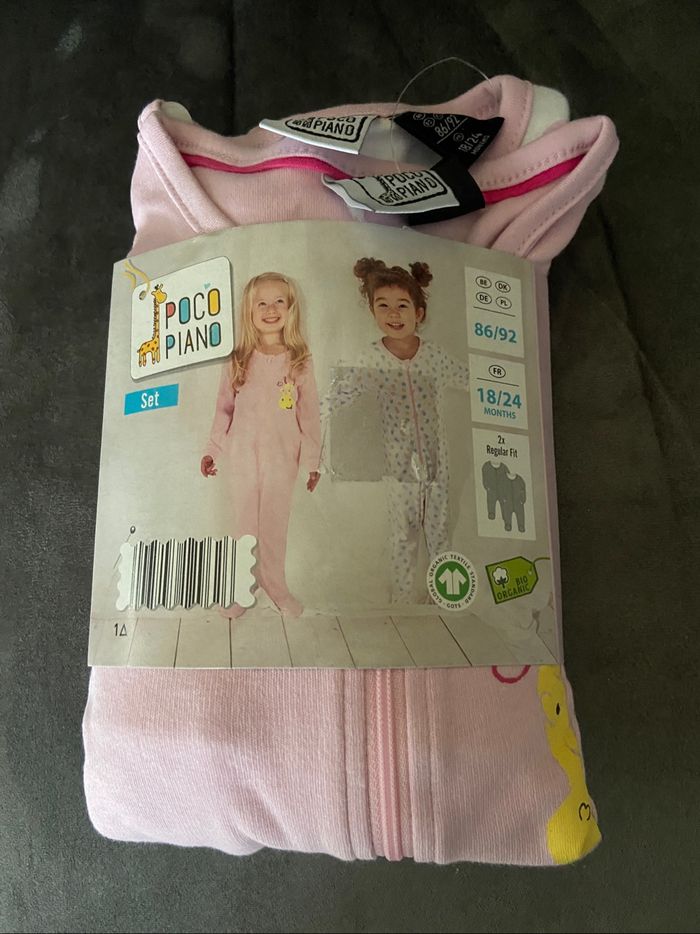 Lots deux pyjamas 18/24 mois