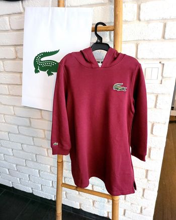 Robe ou sweat long  a capuche lacoste neuve taille 6 ans bordeaux/framboise