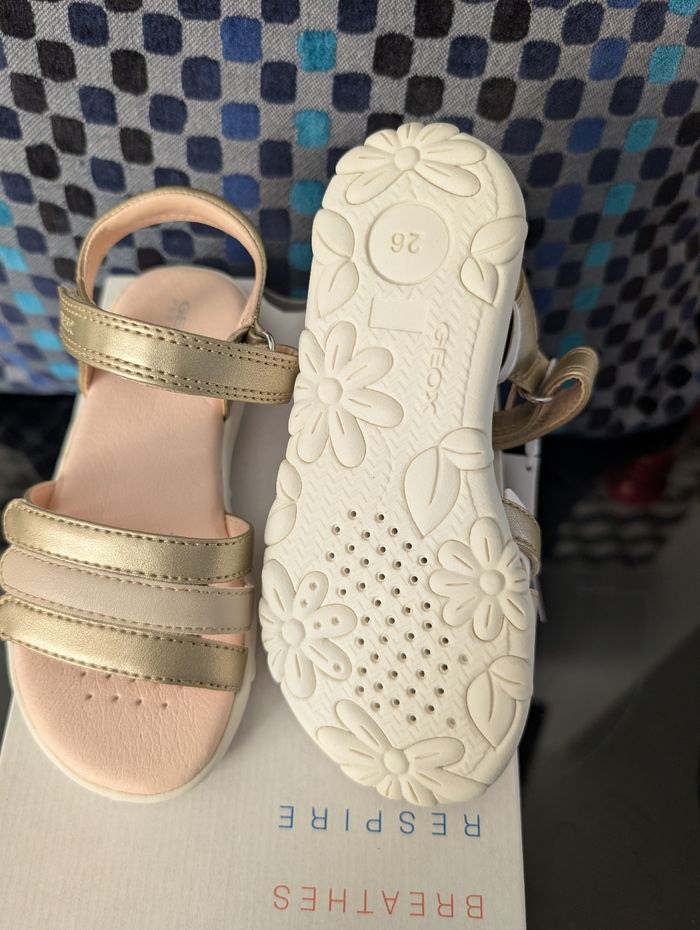 Sandales d'été fille. Taille 26. Neuf. Geox - photo numéro 5