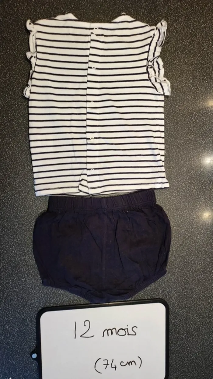 t-shirt + short taille 12 mois - photo numéro 3