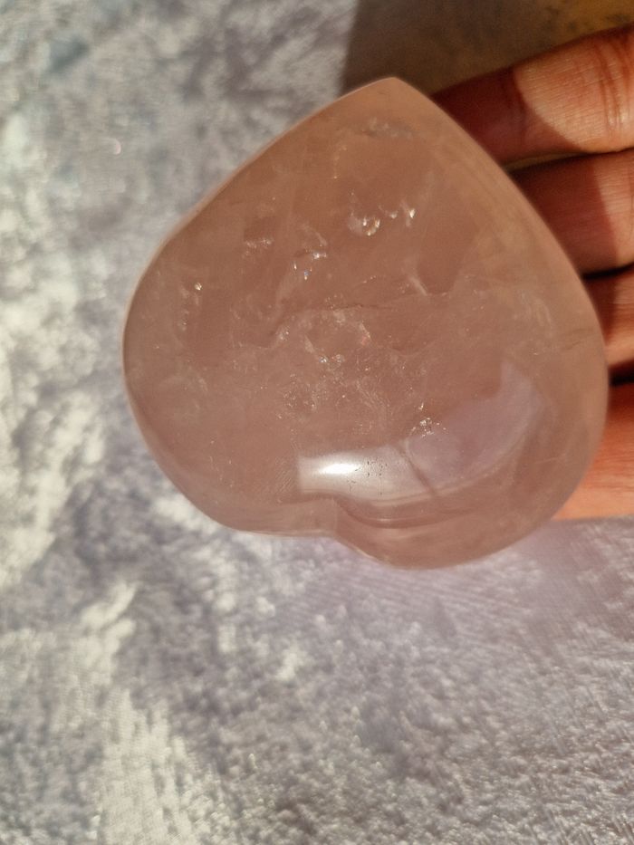 Coartz rose de Madagascar forme cœur neuf 261g - photo numéro 2