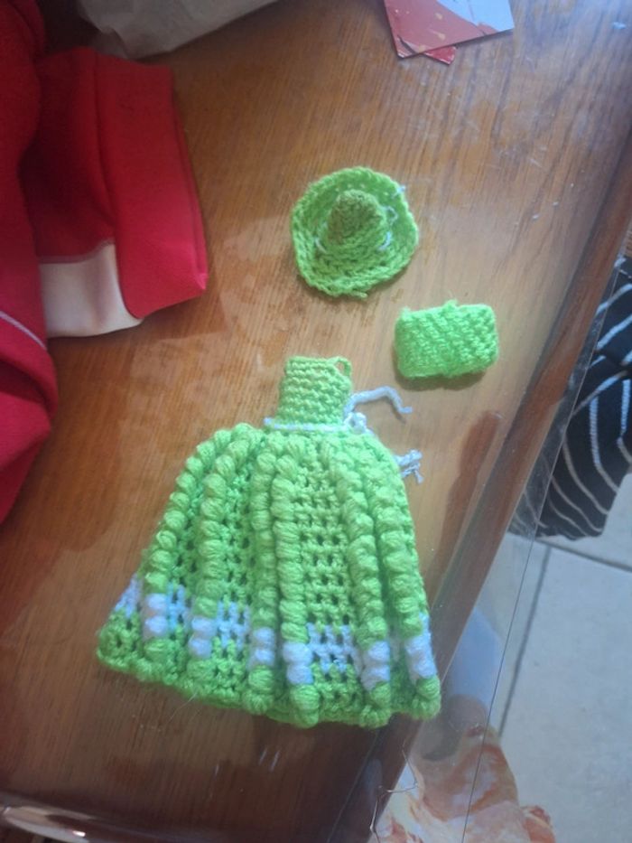 Ensemble vêtements pour poupée fine