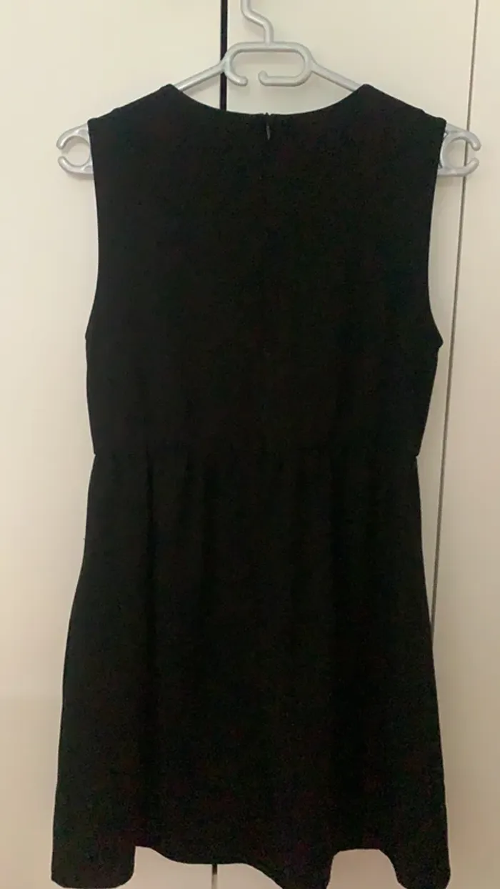 Robe noire chic - photo numéro 4