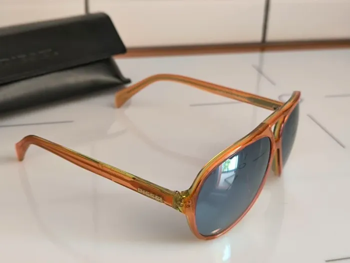 DIESEL lunettes de soleil UV3 - Monture orange & verres effet miroir - photo numéro 6