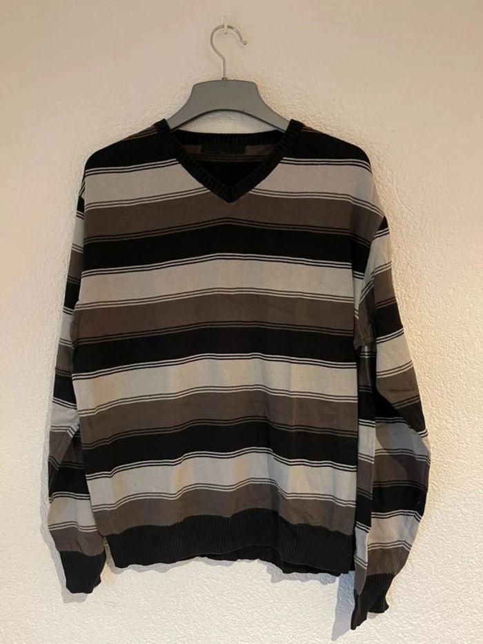 Pull col V taille XL