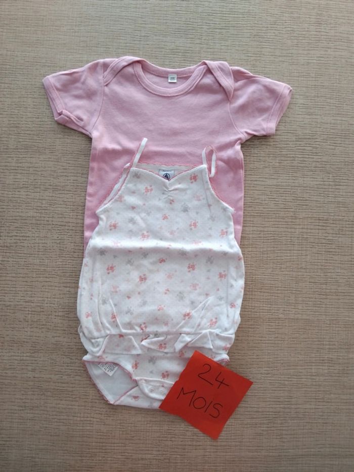 Lot 2 bodys 24 mois *