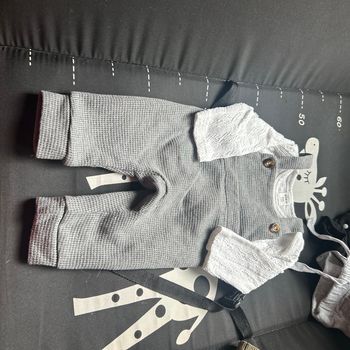 Vend ensemble salopette et T-shirt blanc