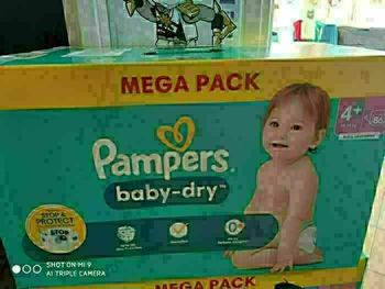 Lot de 86 couches Pampers dry taille 4+