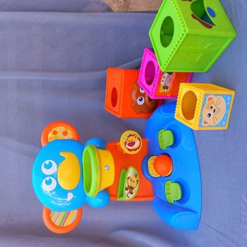 Lot de jouets bébé