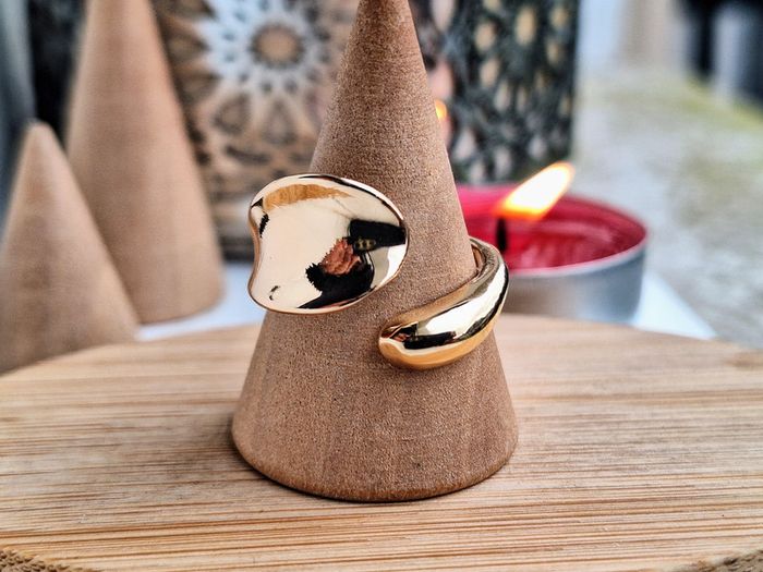 Bague Ouverte en acier inoxydable femme avec Design Elégant. Bague ajustable . Minimaliste et chic