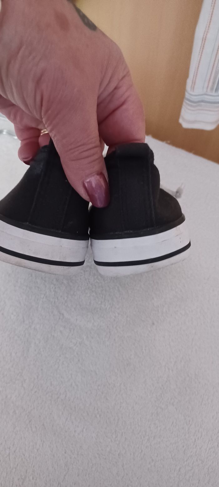 Très belle paire de baskets fille Pointure 33 - photo numéro 7