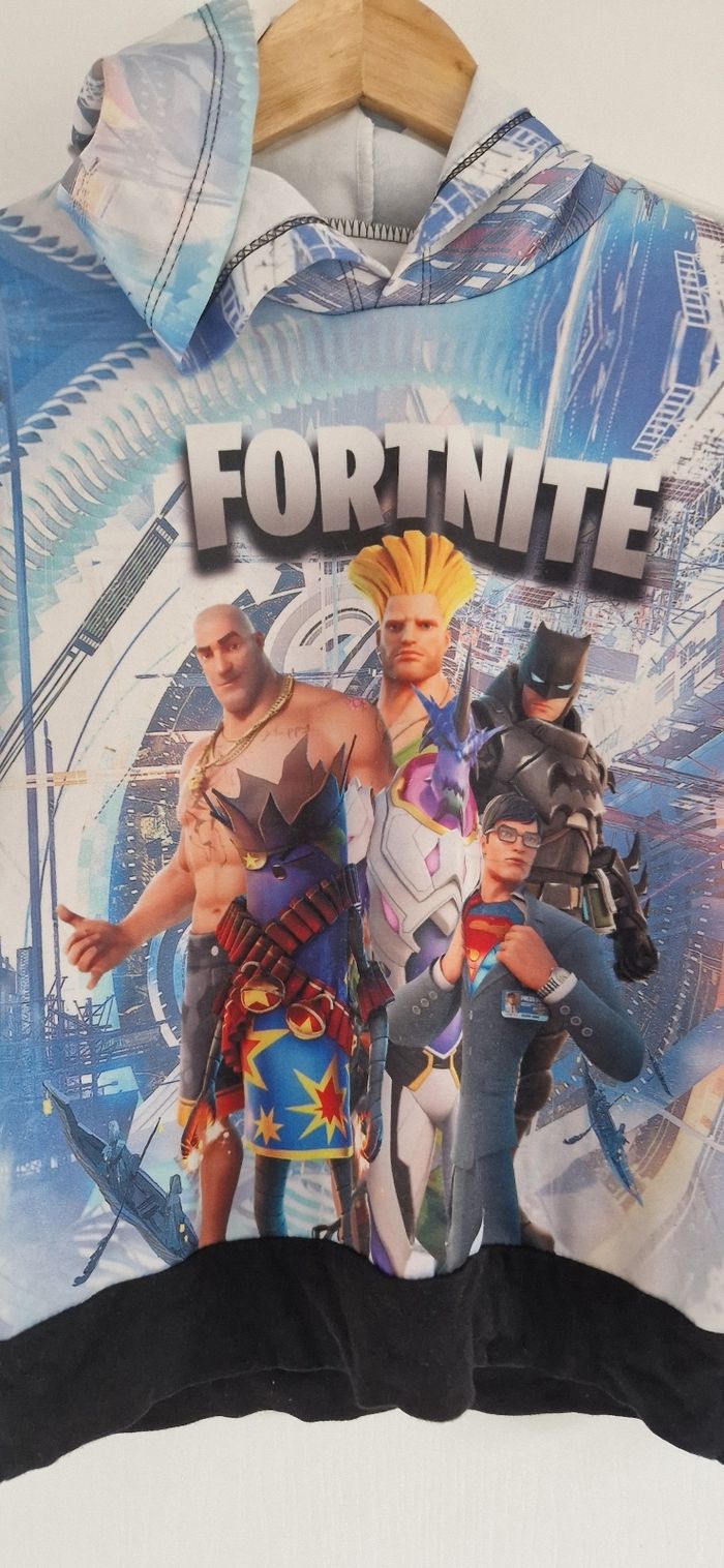 Sweet avec capuche a motif  fortnite Taille 10ans - photo numéro 5