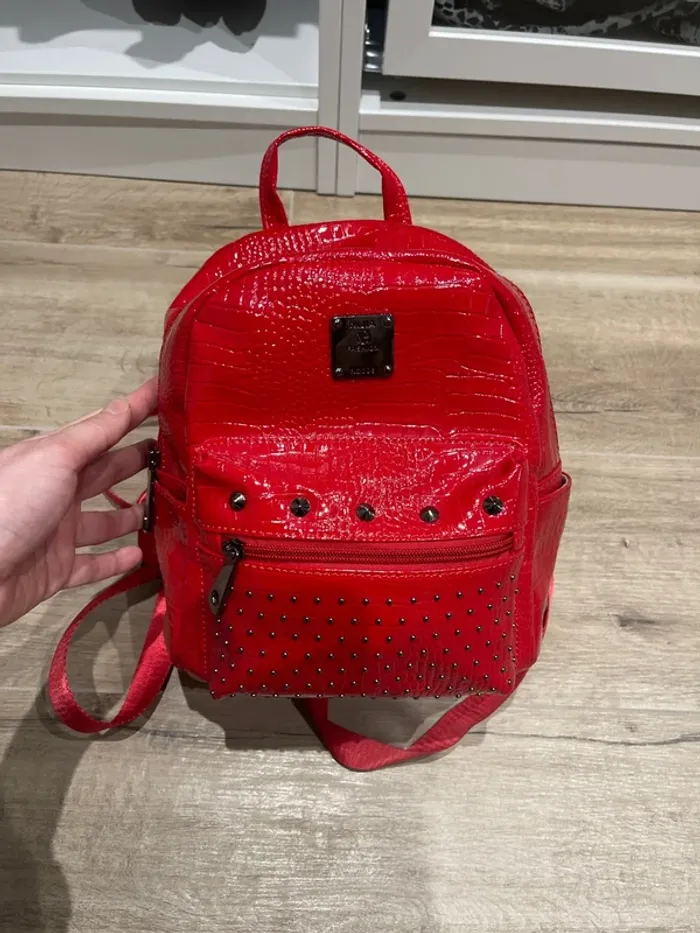 Petit sac à dos rouge