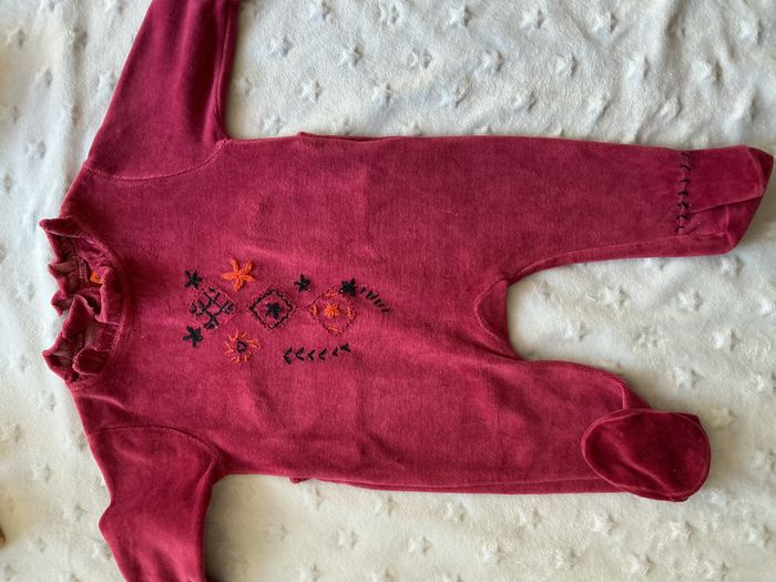 pyjama grenouillère en velours couleur prune 3 mois du pareil au même broderies devant - photo numéro 3