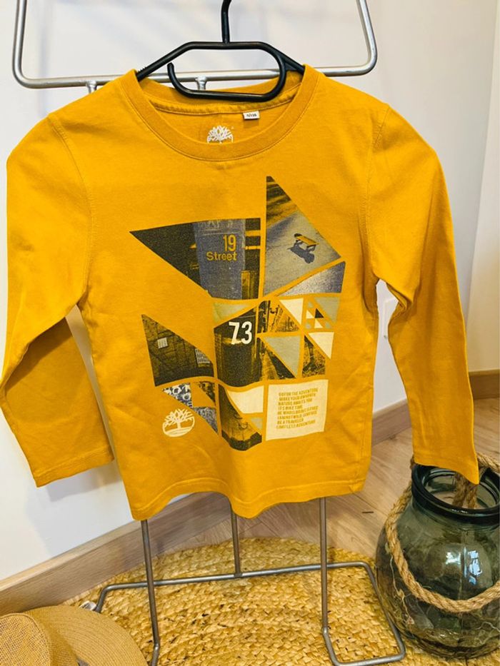Tee shirt jaune à motif timberland 8 ans très bon état - photo numéro 2