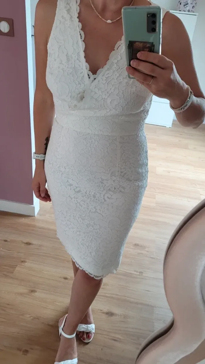 Robe esprit blanche crème en dentelle
