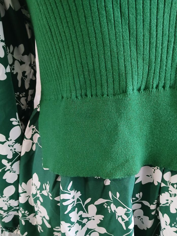 Robe pull verte fleurie Taille M - photo numéro 3