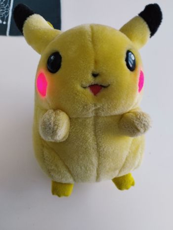 Peluche pokémon Pikachu