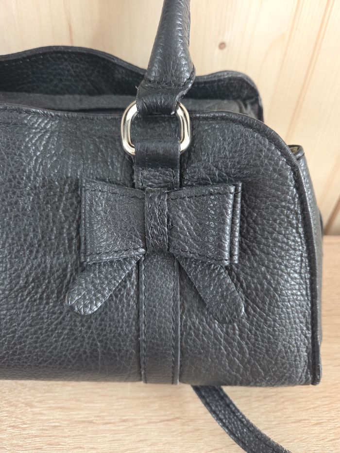 Sac à main en cuir avec un petit nœud et bandoulière - photo numéro 2