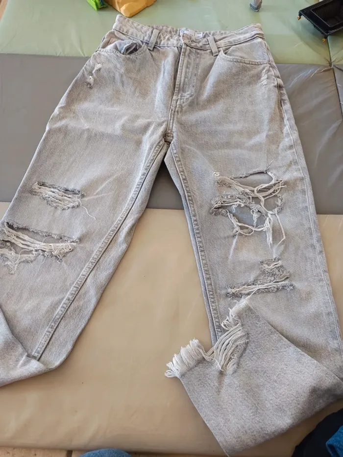 Jean troué Bershka 36
