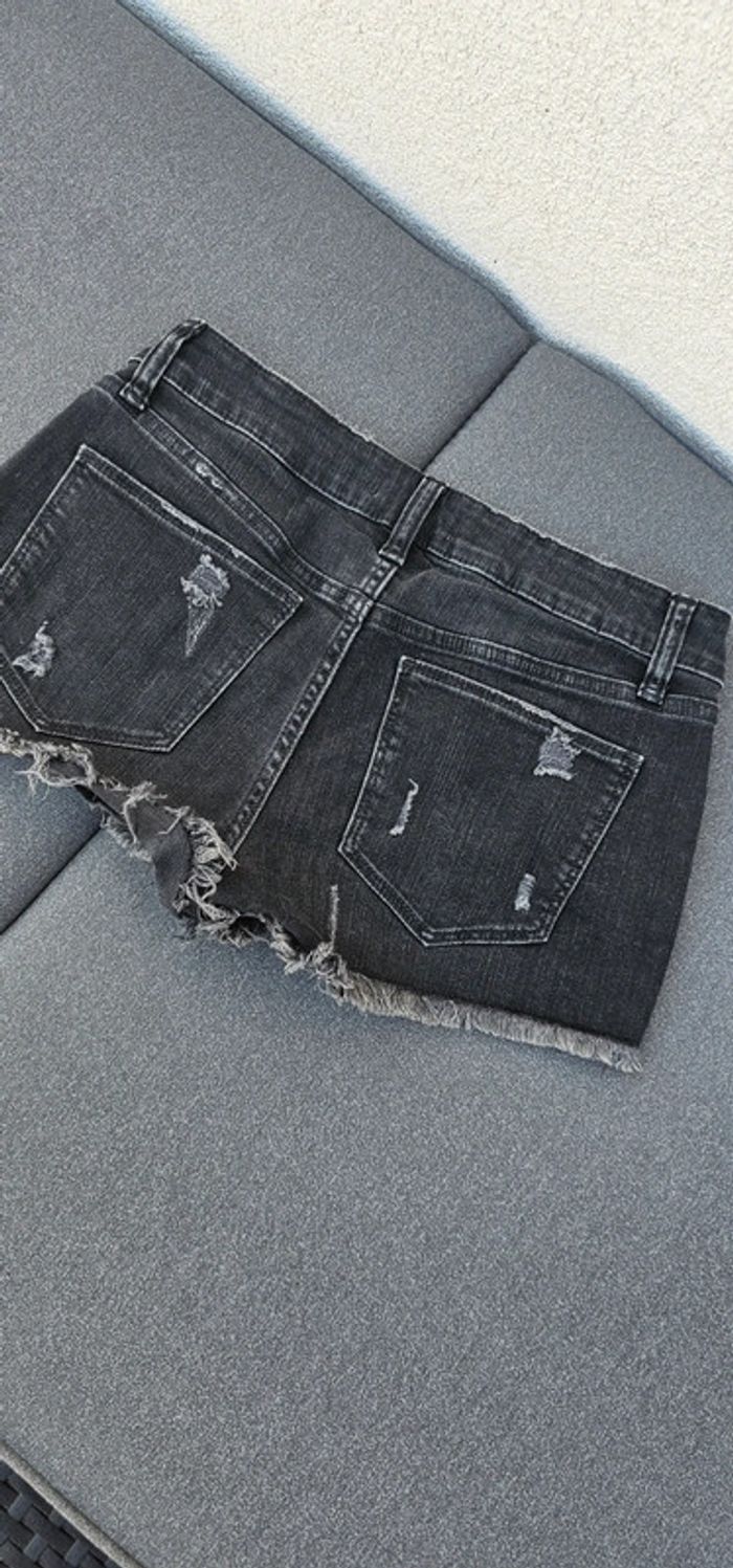 Short noir Zara taille 36 - photo numéro 3