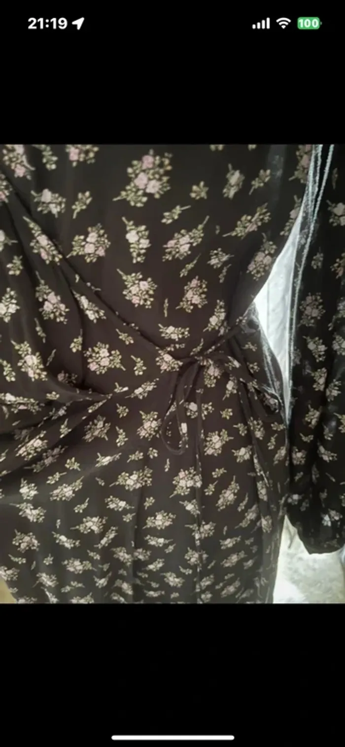 Jolie Robe noir à petites fleurs, taille S (taille grand) , Neuf - H&M - photo numéro 8