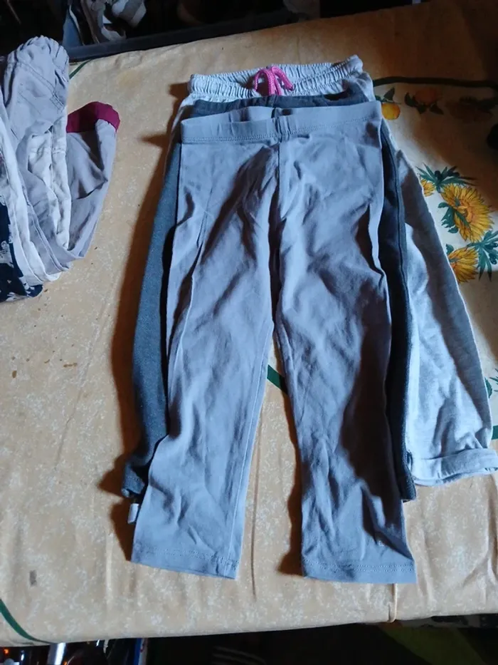 Lot vêtements pantalon fille 3/4 ans - photo numéro 2