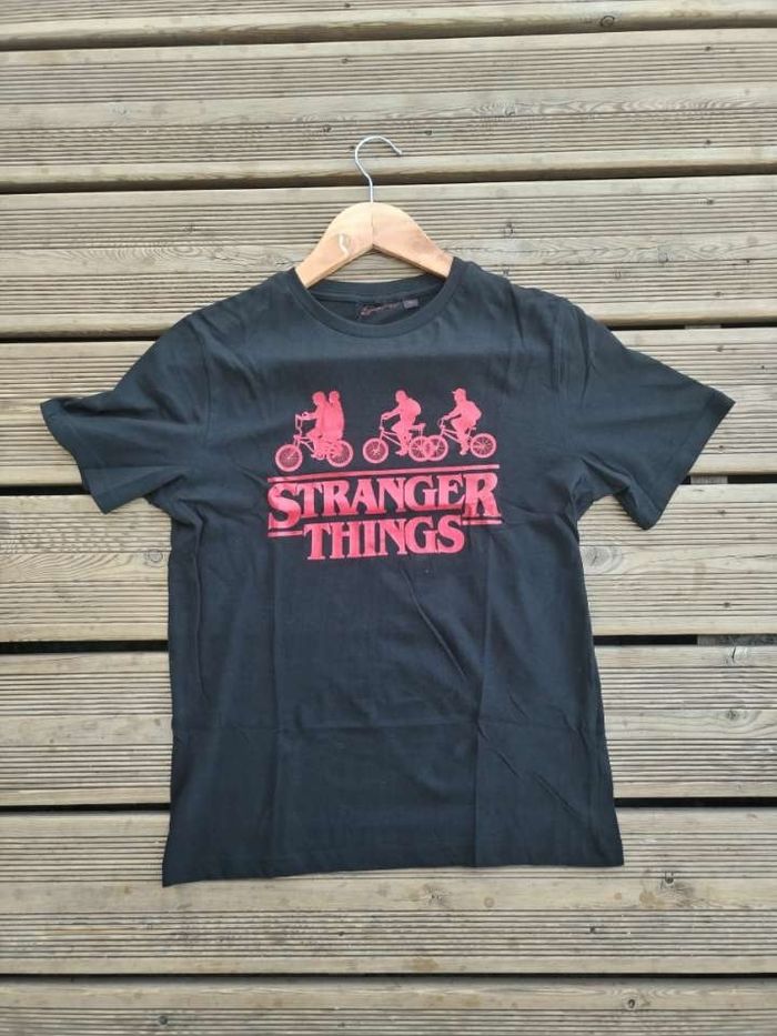 T-shirt Stranger Things – Taille XS – Très Bon État