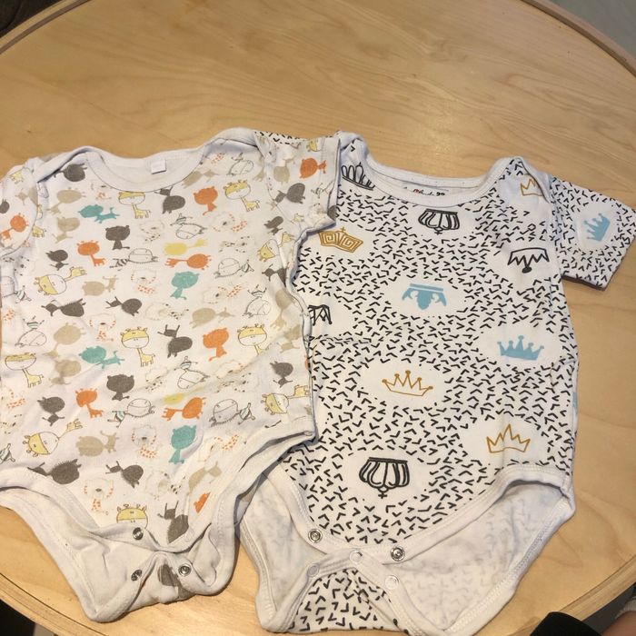 Lot bodies manches courtes