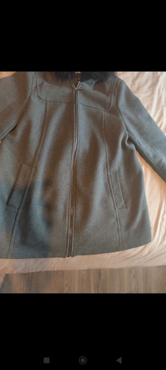 Manteau femme hiver doublé évasé ample avec poche et capuche gris marque Kiabi taille 44 - photo numéro 5