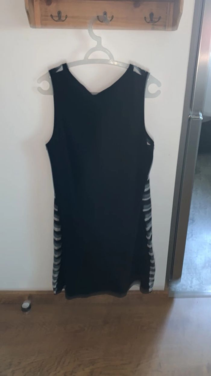 Robe Promod taille 44 noir blanc fleur - photo numéro 2