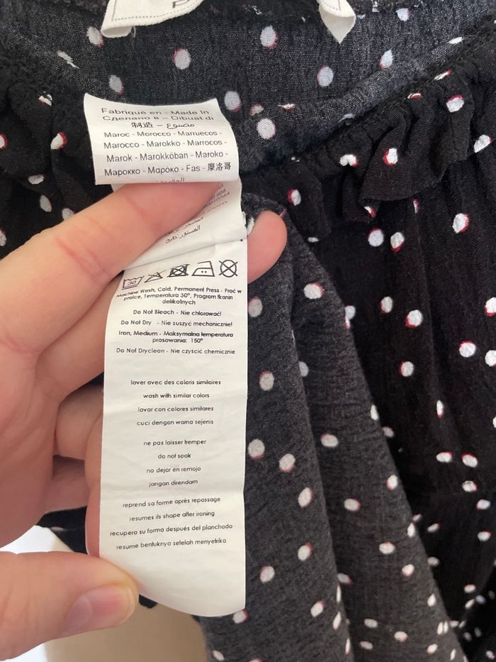 Blouse noire avec pois blanc épaules dénudées - photo numéro 7