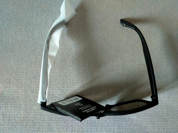 Lunettes de soleil enfant – Monture noire mat & verres verts effet miroir - photo numéro 3