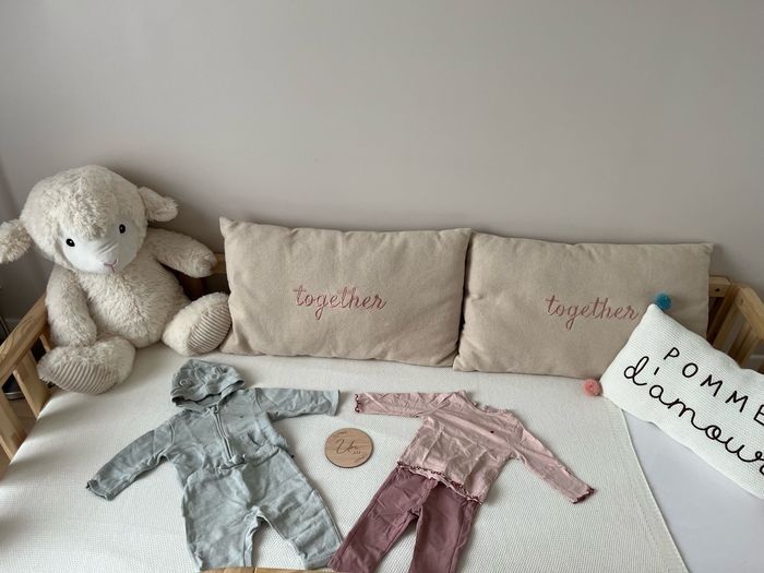 Lot de vêtements bébé fille 12 mois, 42 pièces, neuves ou en très bon état !