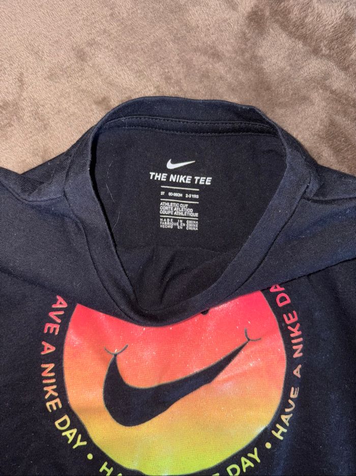 T-shirt Nike fille taille 3 ans en très bon état. - photo numéro 4