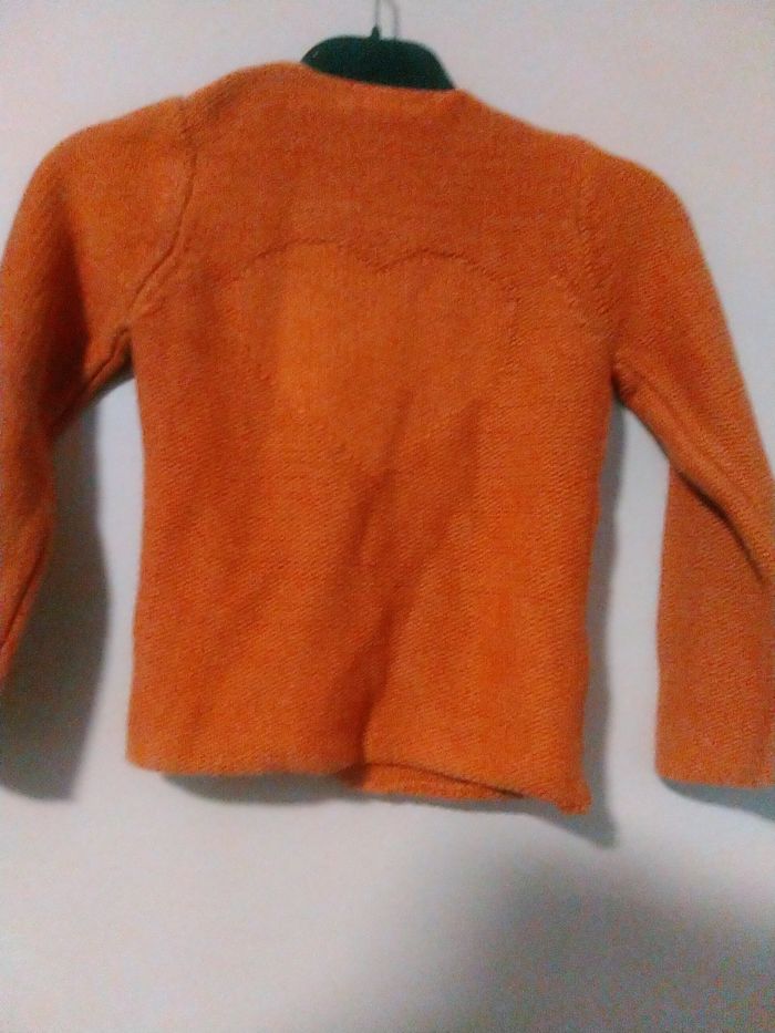 Gilet orange avec coeur - photo numéro 3